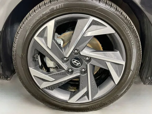 Hyundai Elantra photo 30
