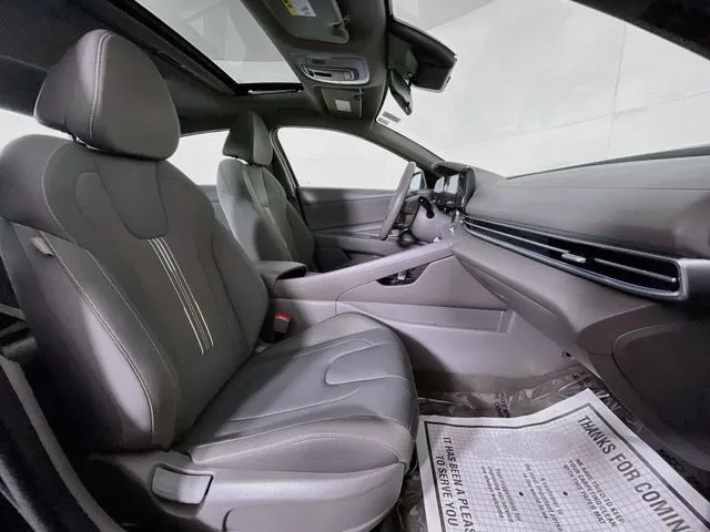 Hyundai Elantra photo 17
