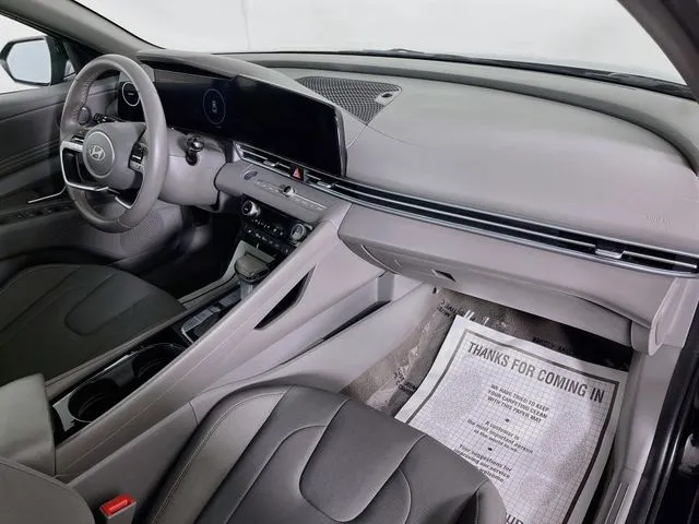 Hyundai Elantra photo 14