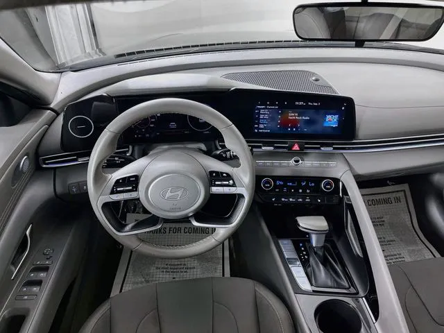 Hyundai Elantra photo 10