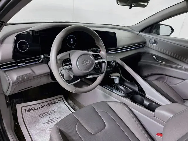 Hyundai Elantra photo 9