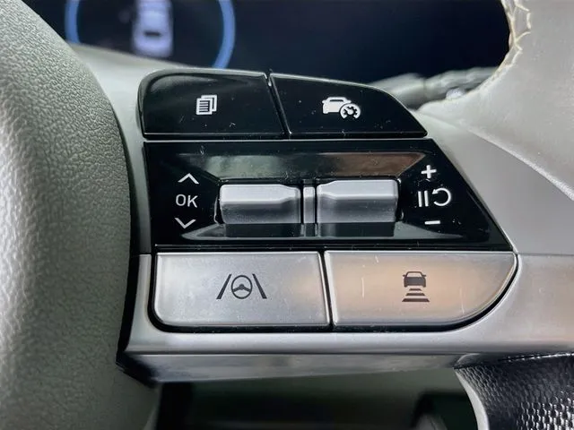 Hyundai Elantra photo 12