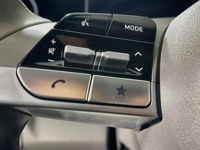 Hyundai Elantra photo 11
