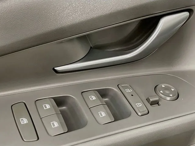 Hyundai Elantra photo 28