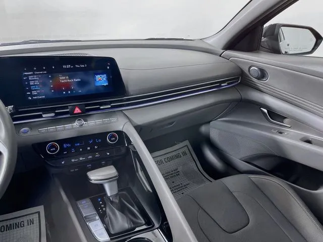 Hyundai Elantra photo 13