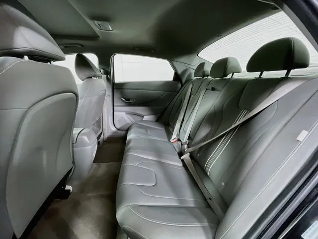 Hyundai Elantra photo 18