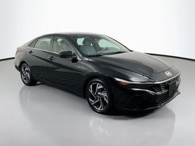 Hyundai Elantra photo 4