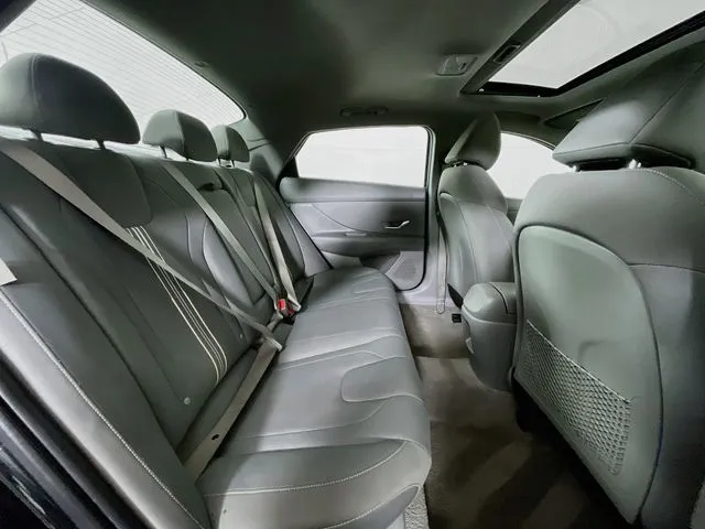 Hyundai Elantra photo 19