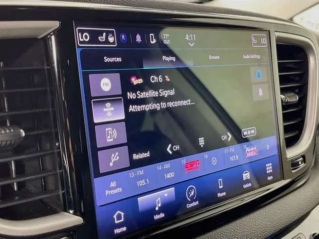 Chrysler Pacifica photo 22