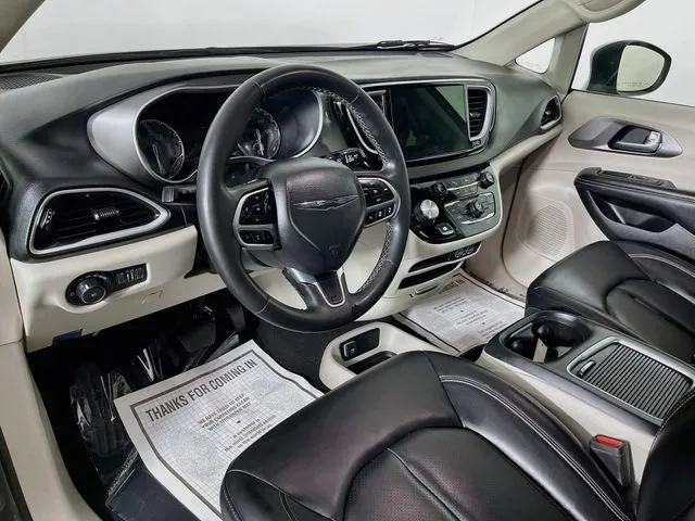Chrysler Pacifica photo 9
