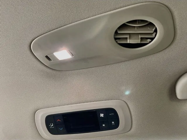 Chrysler Pacifica photo 29