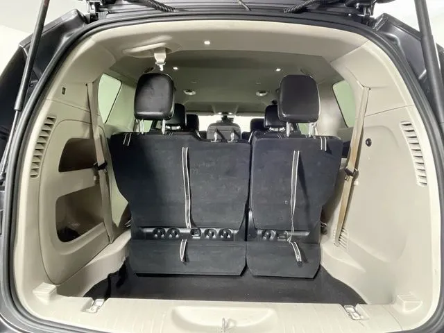 Chrysler Pacifica photo 30