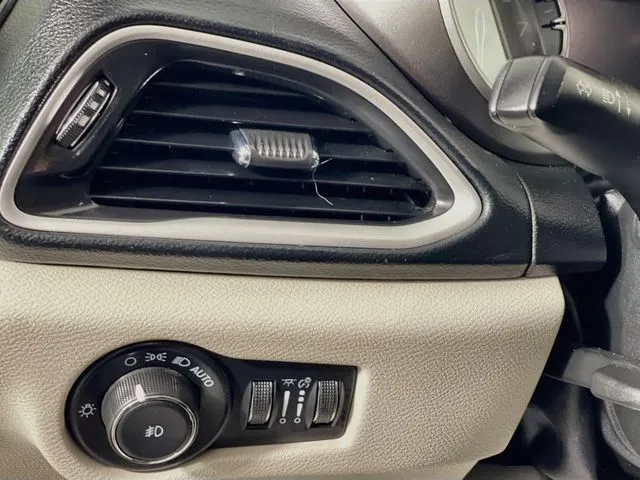 Chrysler Pacifica photo 27