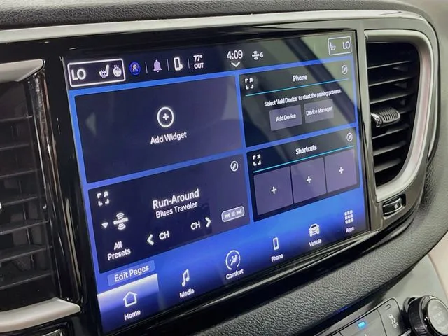 Chrysler Pacifica photo 21