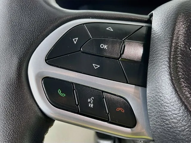 Chrysler Pacifica photo 11