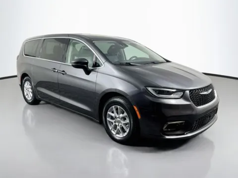 More photos of 2023 Chrysler Pacifica Touring L at Superior Motor Company, MD