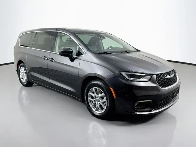 Chrysler Pacifica photo 4