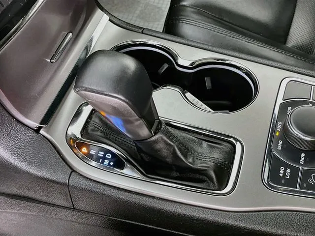 Jeep Grand Cherokee photo 24