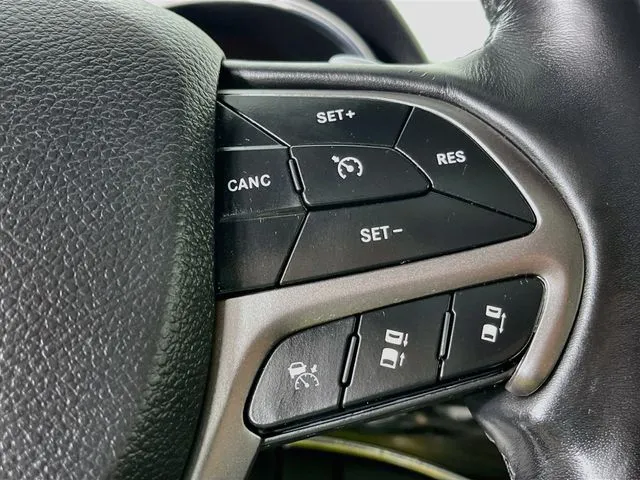 Jeep Grand Cherokee photo 12