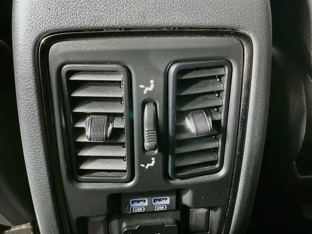 Jeep Grand Cherokee photo 29