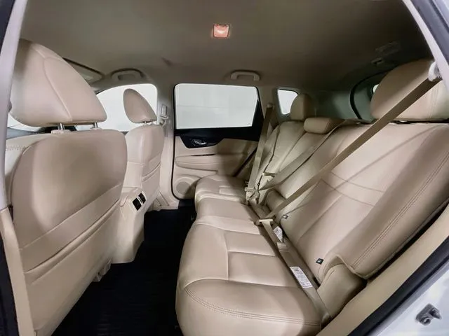 Nissan Rogue photo 18