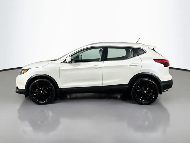 Nissan Rogue Sport photo 2