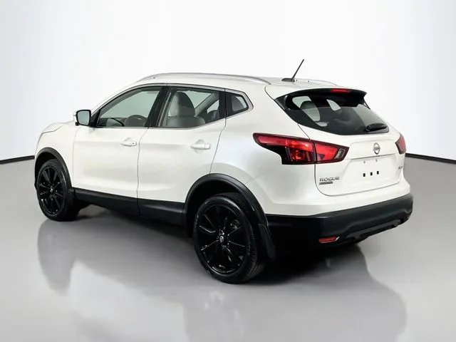 Nissan Rogue Sport photo 3
