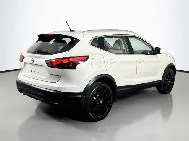 Nissan Rogue Sport photo 6