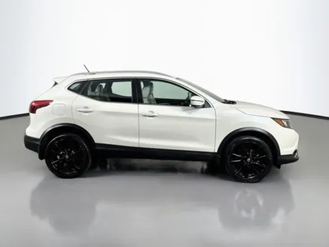 More photos of 2017 Nissan Rogue Sport SL at Superior Motor Company, MD