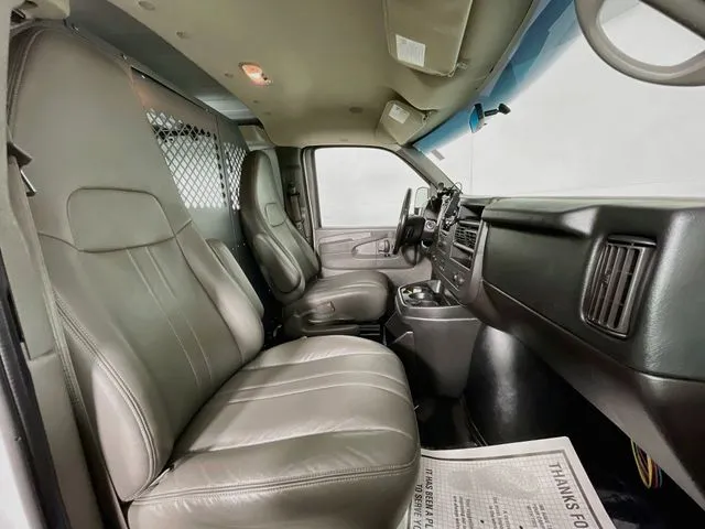 Chevrolet Express photo 17