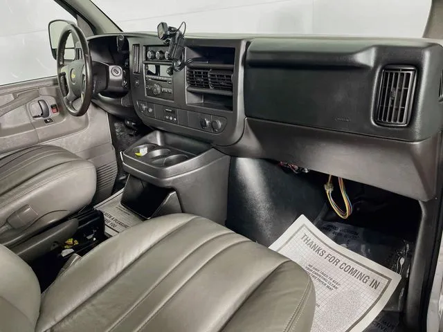 Chevrolet Express photo 14