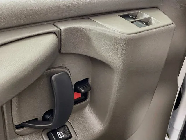 Chevrolet Express photo 23