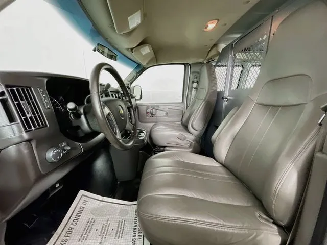 Chevrolet Express photo 15