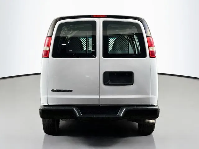 Chevrolet Express photo 8