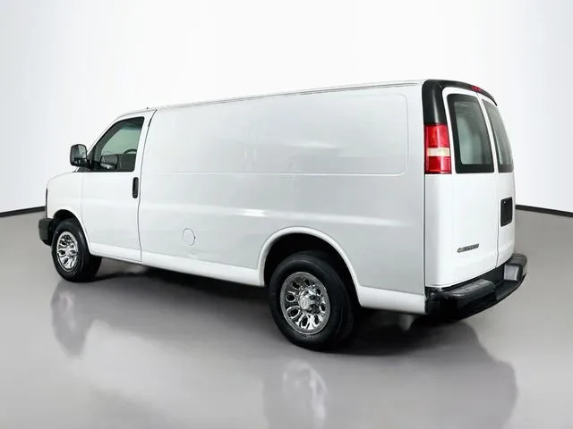 Chevrolet Express photo 3