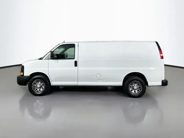 Chevrolet Express photo 2