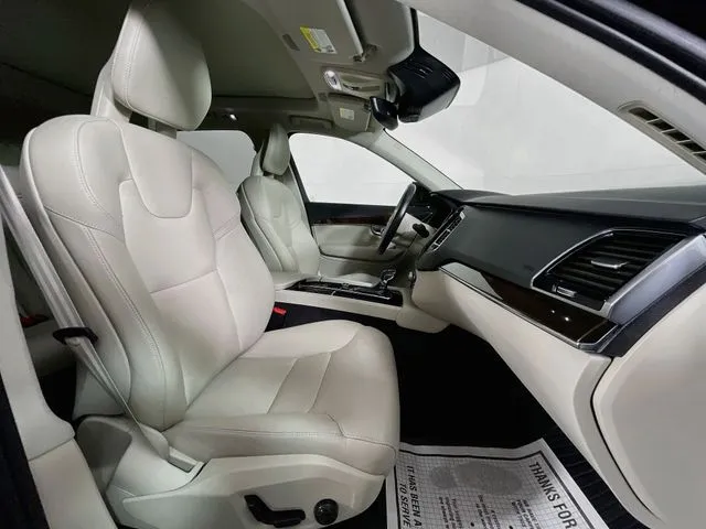 Volvo XC90 photo 17