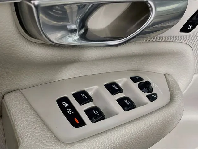 Volvo XC90 photo 28