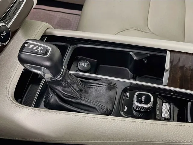 Volvo XC90 photo 24