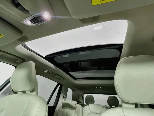 Volvo XC90 photo 27