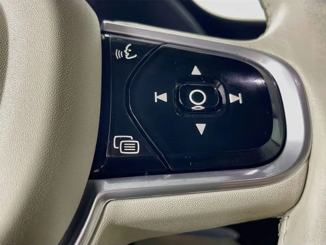 Volvo XC90 photo 12