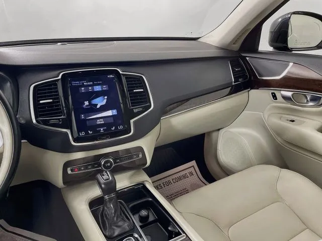 Volvo XC90 photo 13