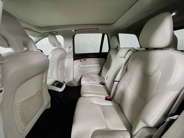 Volvo XC90 photo 18