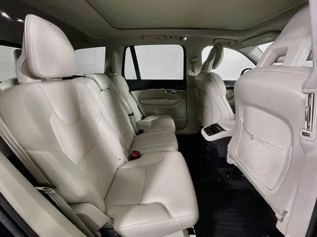 Volvo XC90 photo 19