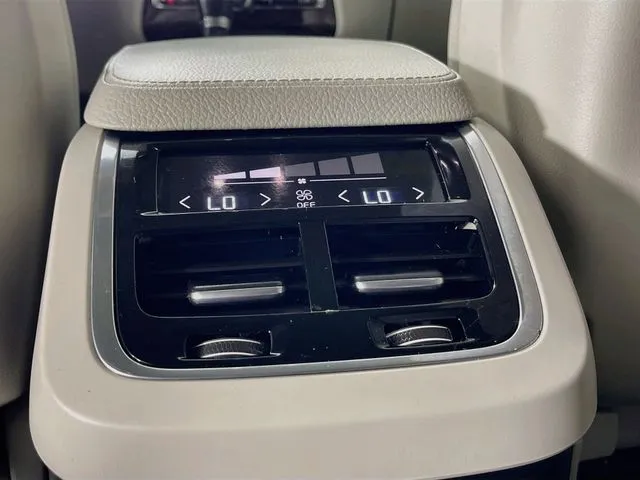 Volvo XC90 photo 29