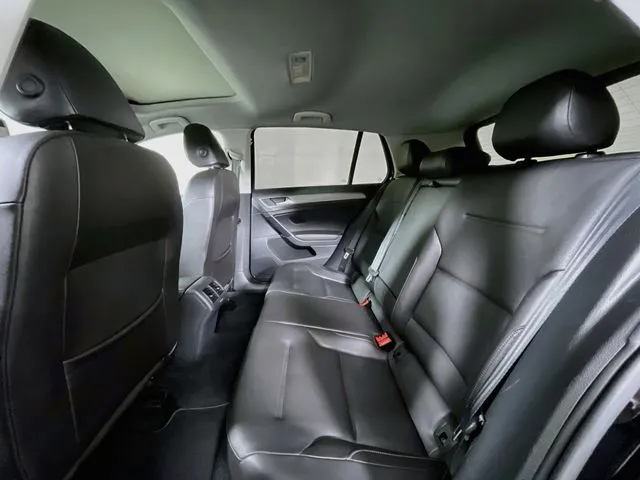 Volkswagen Golf photo 18