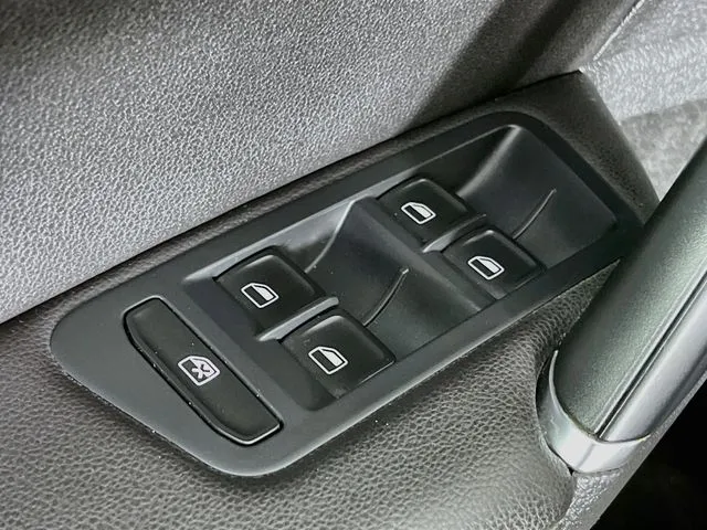 Volkswagen Golf photo 27