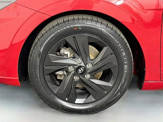 Hyundai Elantra photo 29