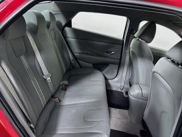 Hyundai Elantra photo 19