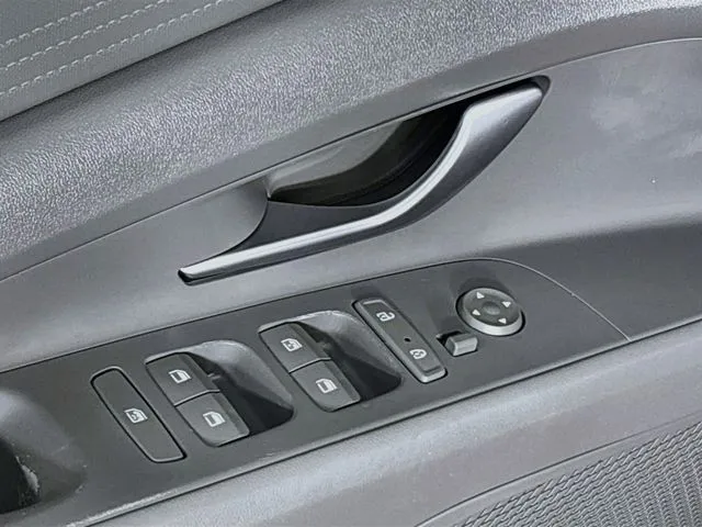 Hyundai Elantra photo 27